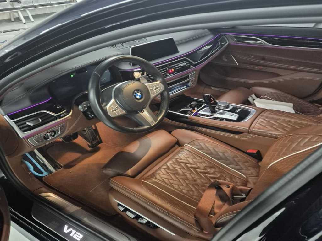BMW 7 Series - Vista 5