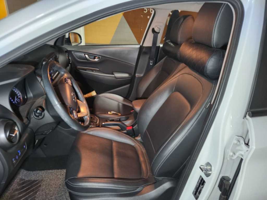 HYUNDAI Kona - Vista 4