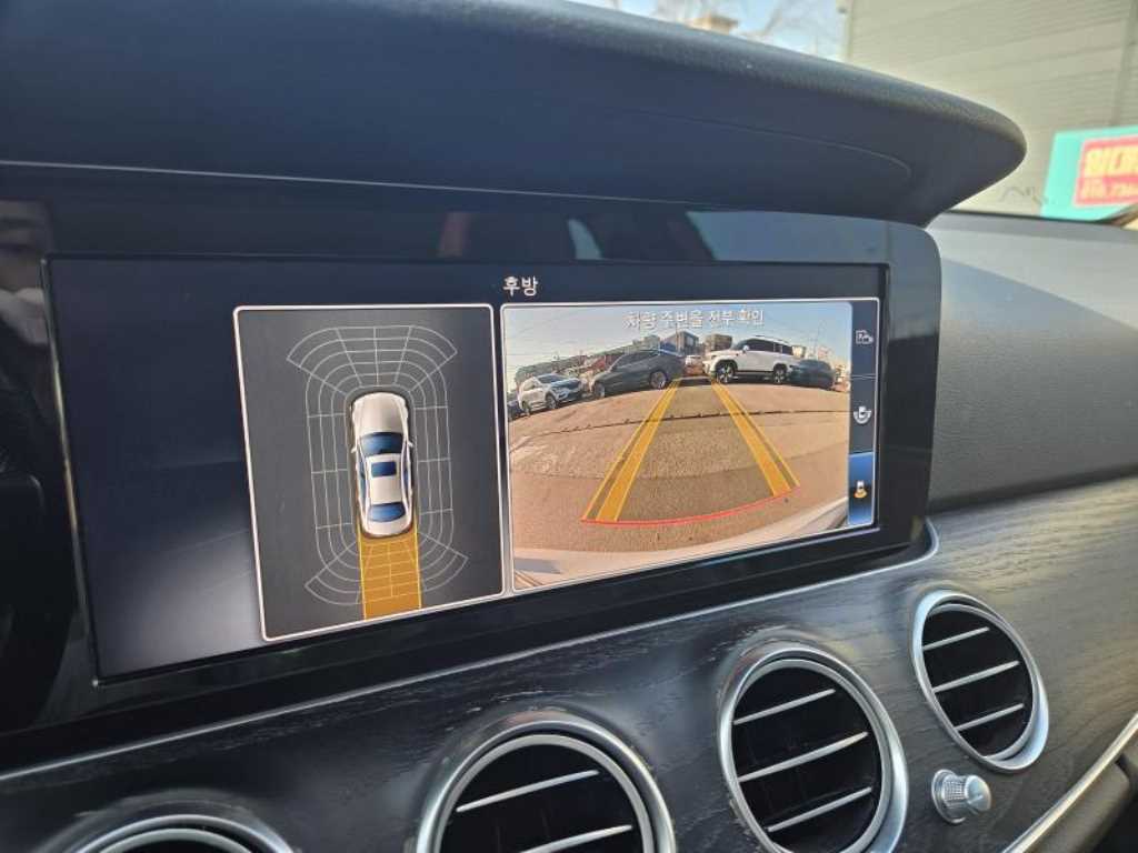 Mercedes Benz E class - Vista 10