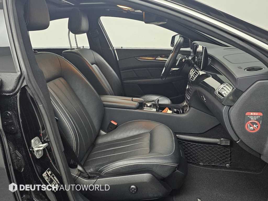 Mercedes Benz CLS Class - Vista 10