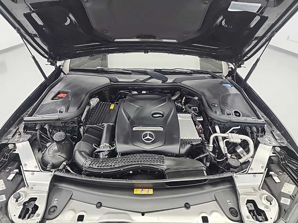 Mercedes Benz E class - Vista 5