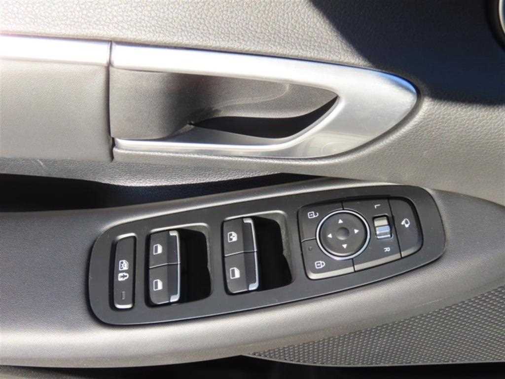 HYUNDAI Sonata - Vista 12