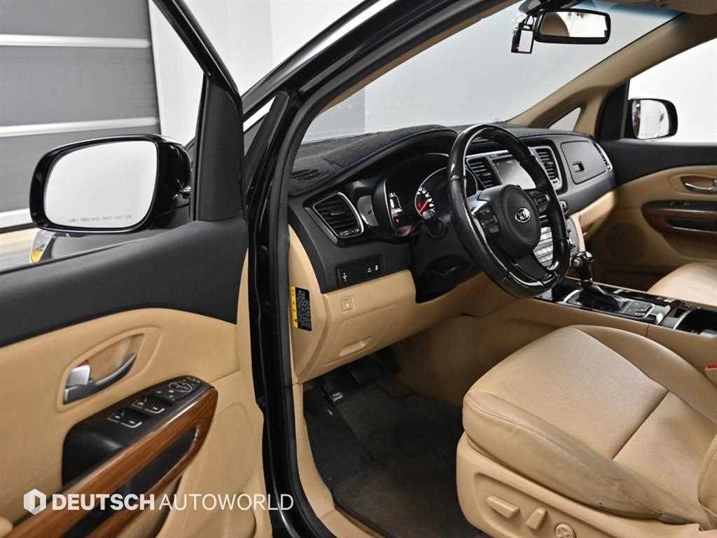 KIA Carnival - Vista 11
