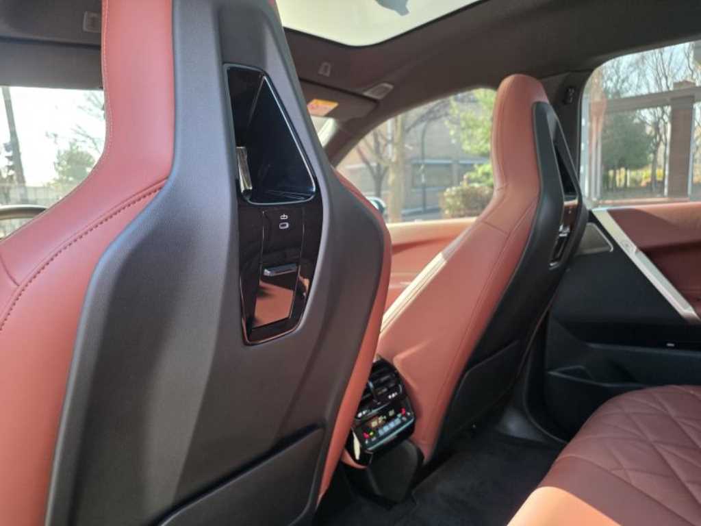 BMW iX 2024 Blanco - Importación desde Corea - HF Imports Iquique - Foto 17