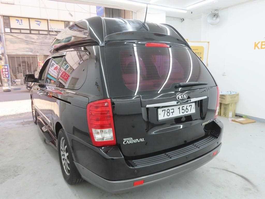 KIA Carnival - Vista 4