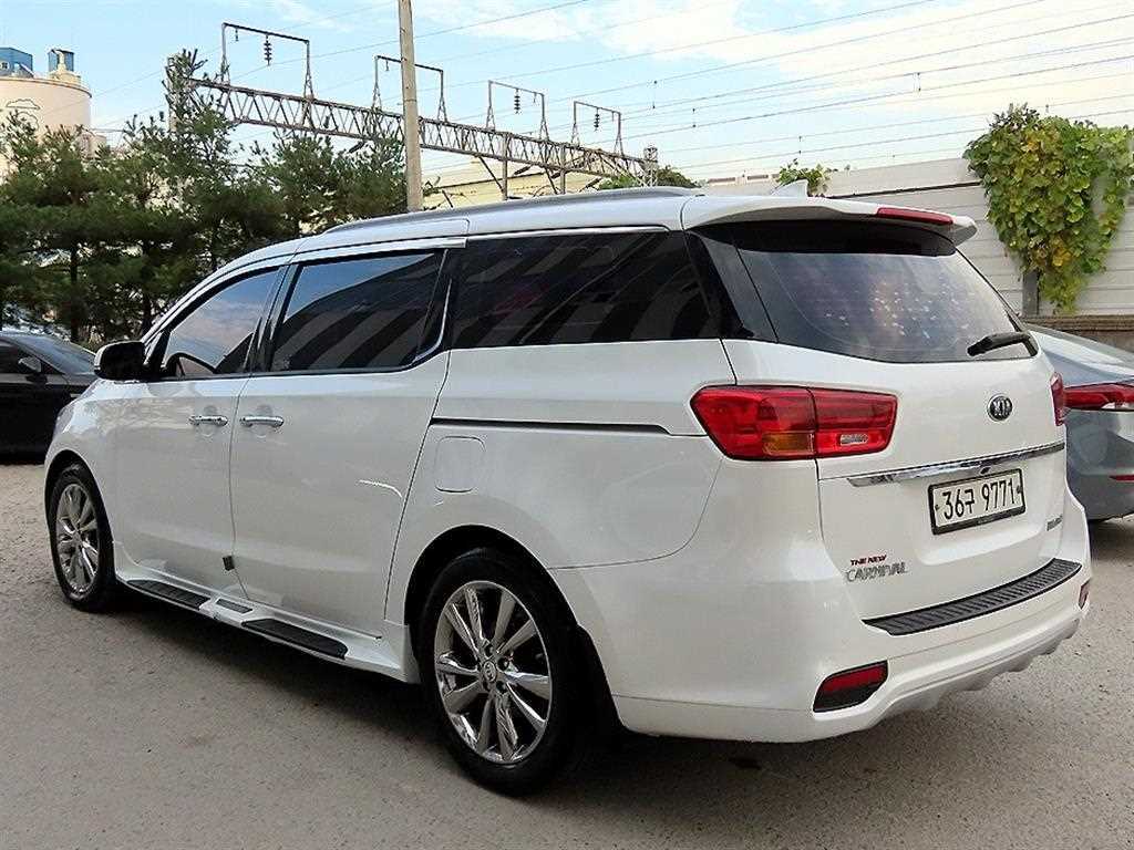 KIA Carnival - Vista 3