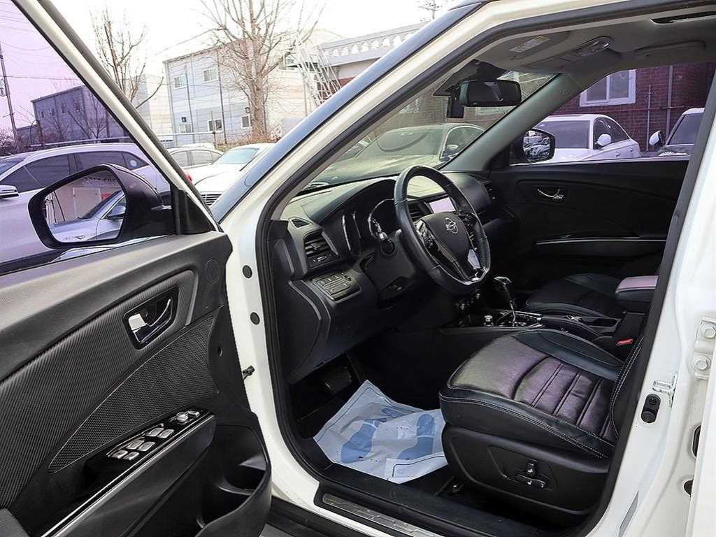 Ssangyong Tivoli - Vista 6