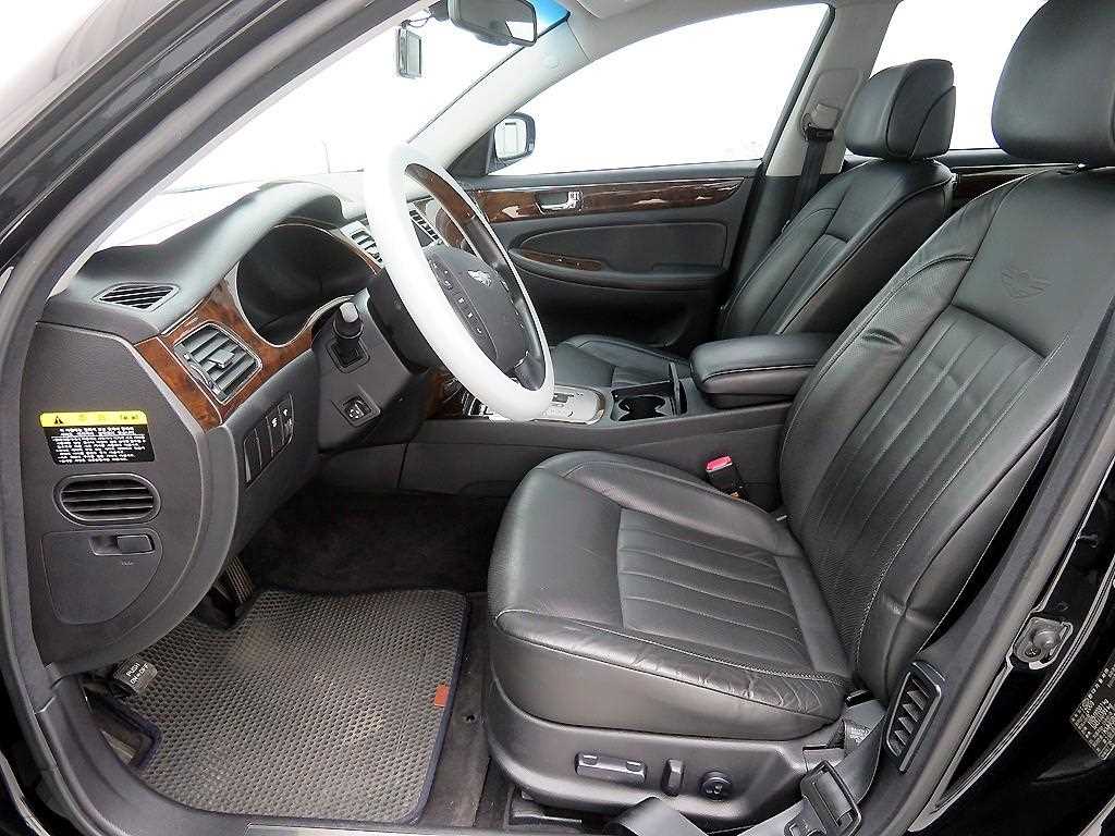 HYUNDAI Genesis - Vista 5