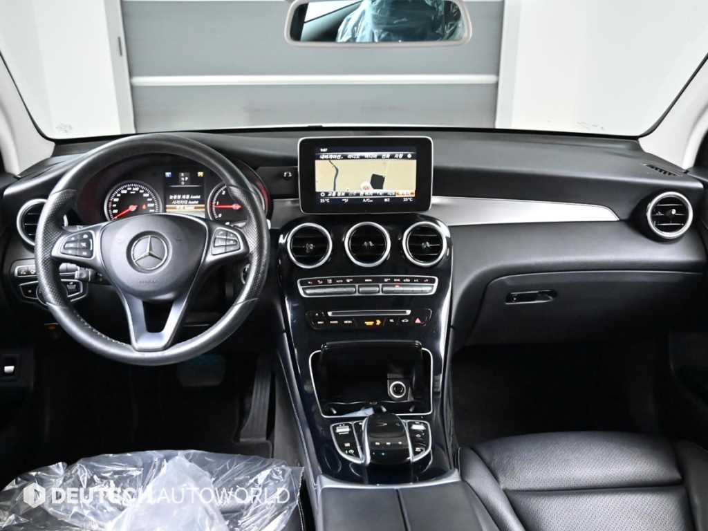 Mercedes Benz GLC Class - Vista 7