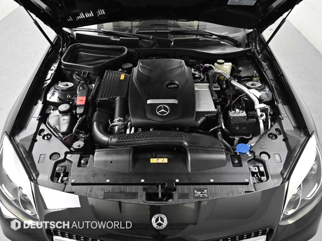 Mercedes Benz SLC Class - Vista 6