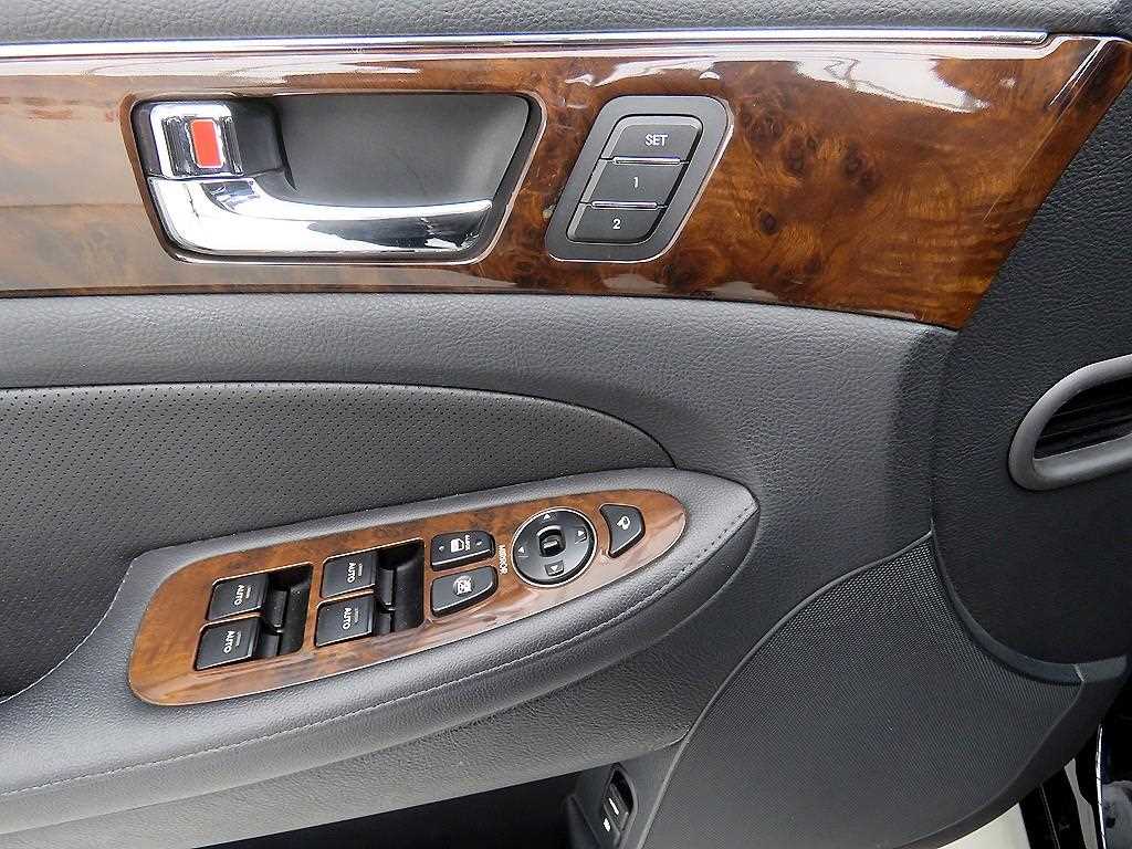 HYUNDAI Genesis - Vista 9