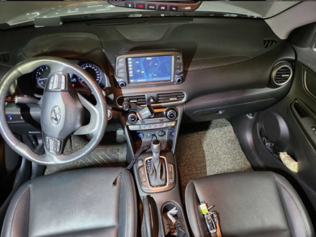 HYUNDAI Kona - Vista 5