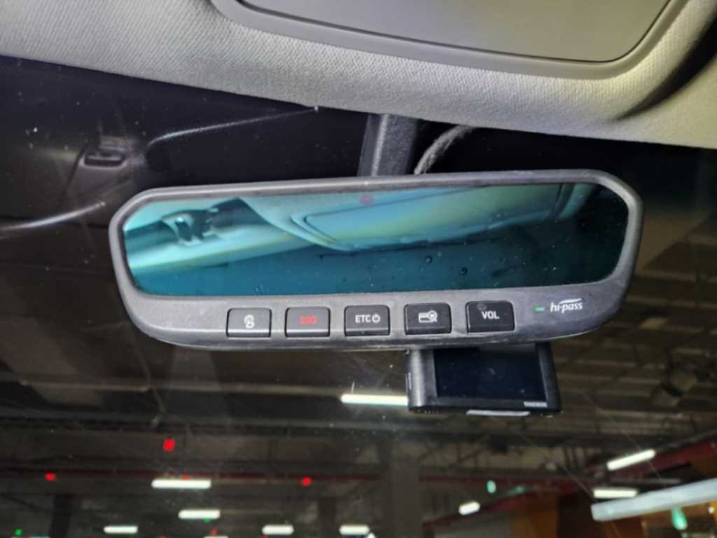 HYUNDAI Kona - Vista 9