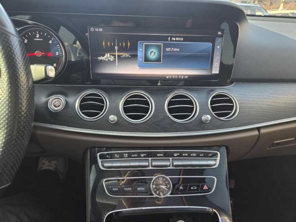 Mercedes Benz E class - Vista 6