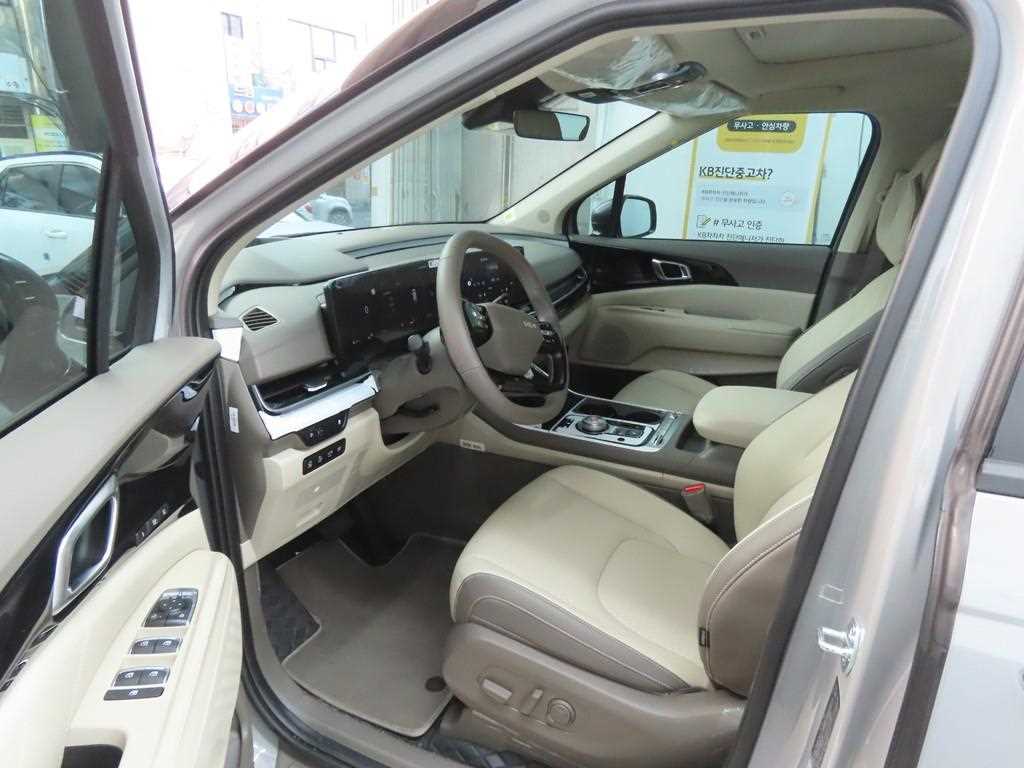 KIA Carnival - Vista 5