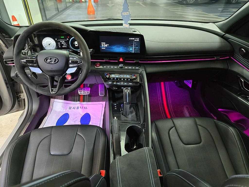 HYUNDAI Avante - Vista 10