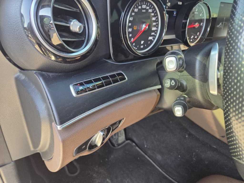 Mercedes Benz E class - Vista 8