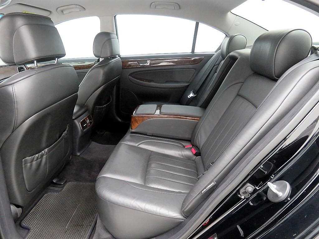 HYUNDAI Genesis - Vista 6