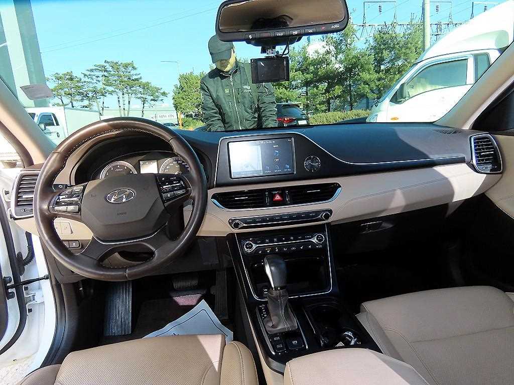 HYUNDAI Grandeur - Vista 7
