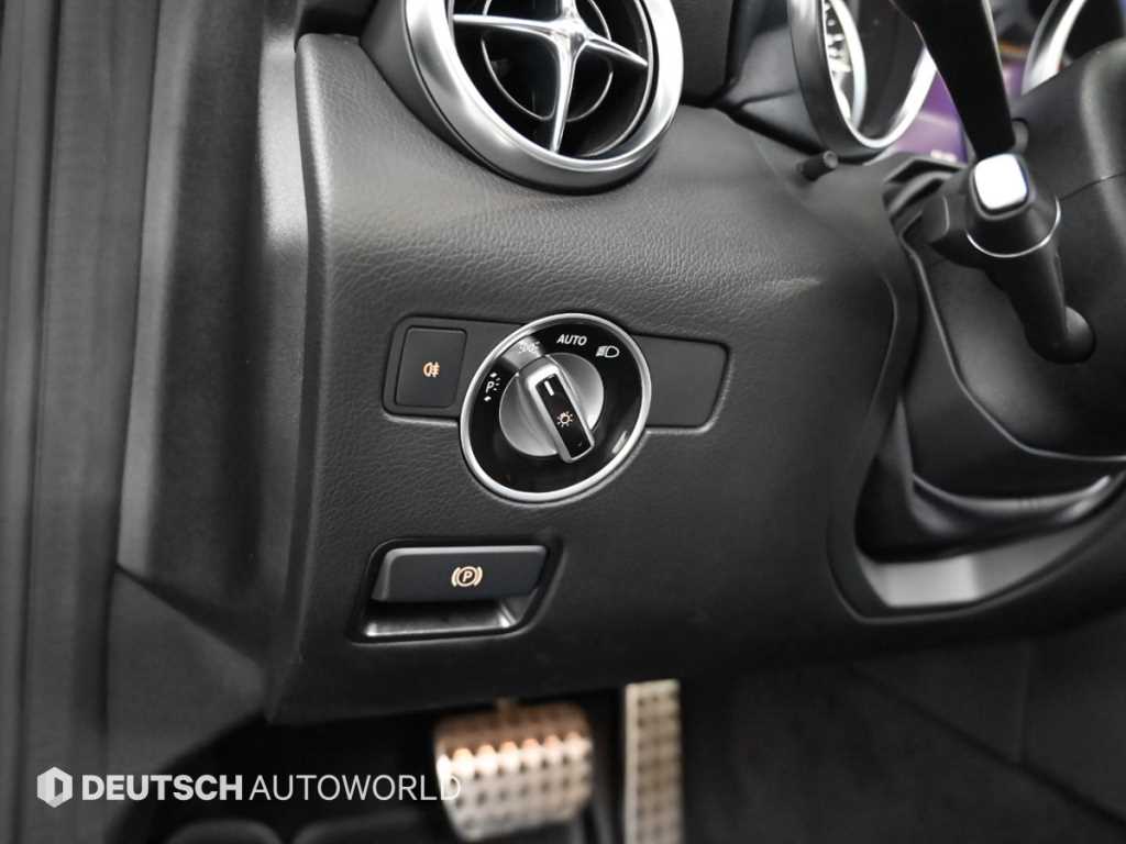 Mercedes Benz SLC Class - Vista 12