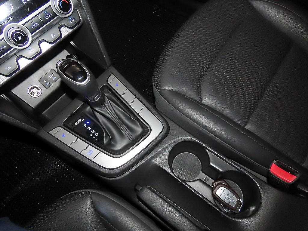 HYUNDAI Avante - Vista 12