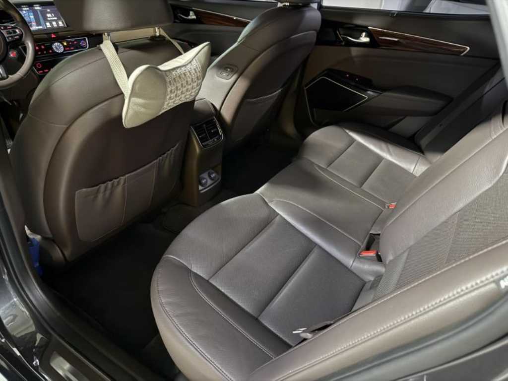 KIA K7 - Vista 10