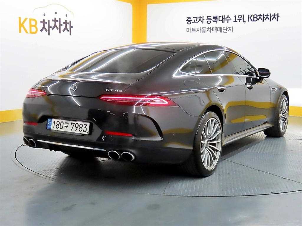 Mercedes Benz AMG GT - Vista 4