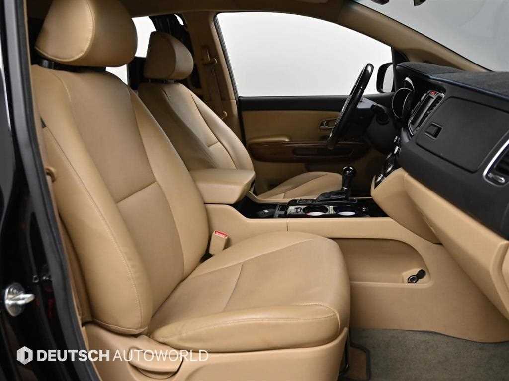 KIA Carnival - Vista 10