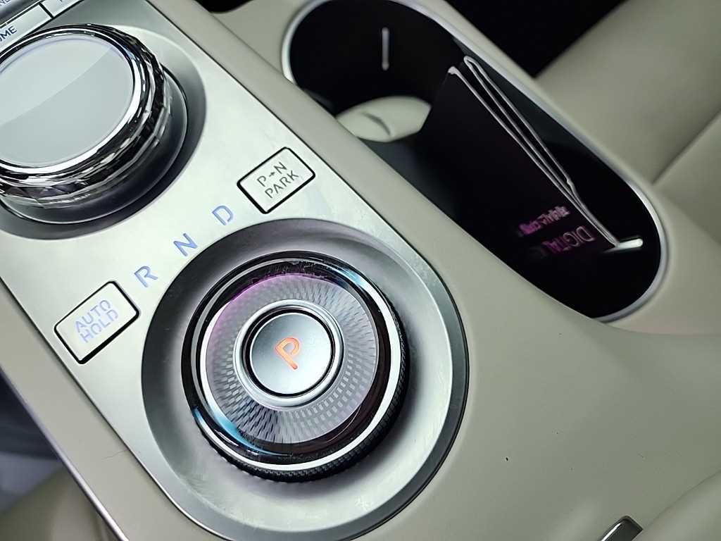 Genesis GV70 - Vista 8