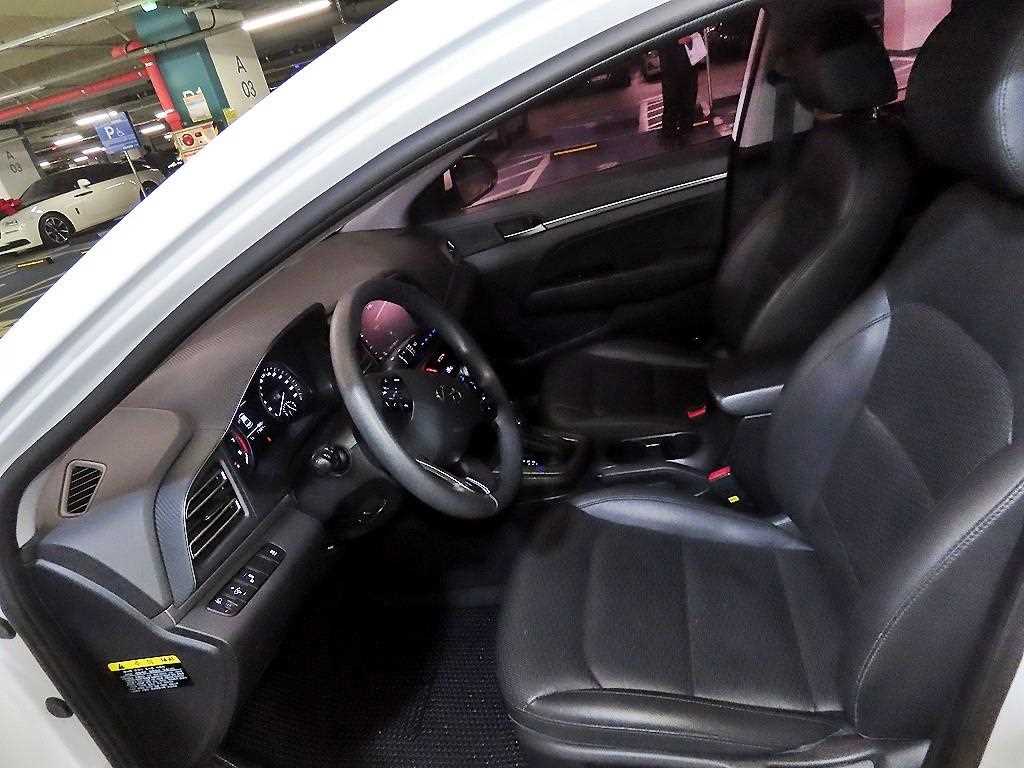 HYUNDAI Avante - Vista 6