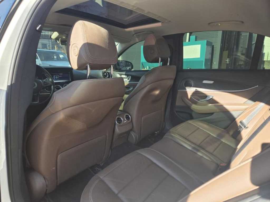 Mercedes Benz E class - Vista 5