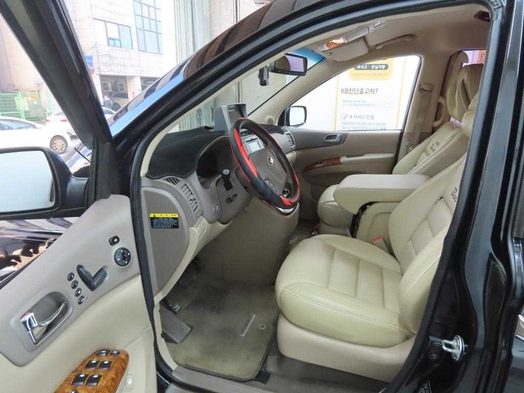 KIA Carnival - Vista 5