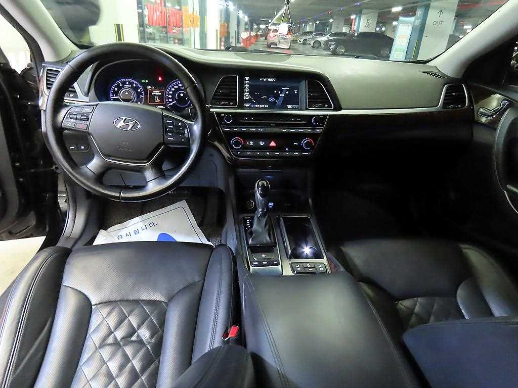 HYUNDAI Aslan - Vista 10