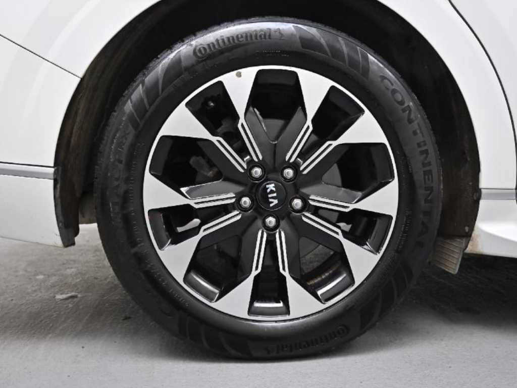 KIA Carnival - Vista 5