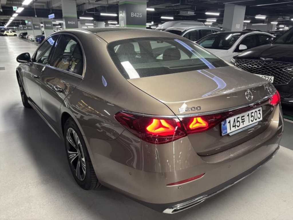 Mercedes Benz E class - Vista 4