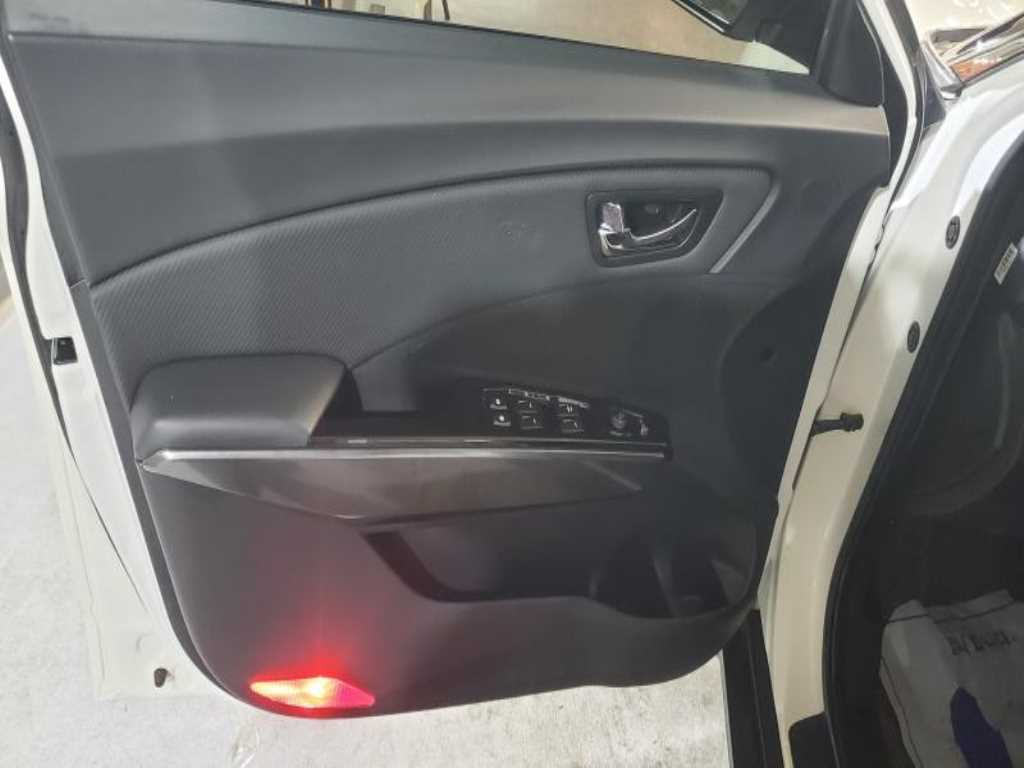 Ssangyong Tivoli - Vista 9