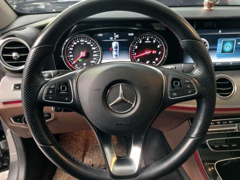 Mercedes Benz E class - Vista 11