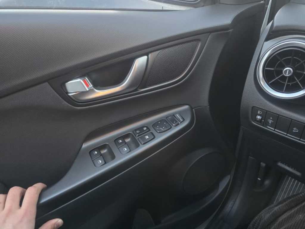 HYUNDAI Kona - Vista 9