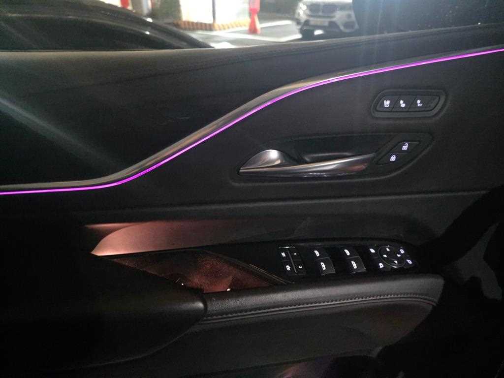 Cadillac Escalade - Vista 8