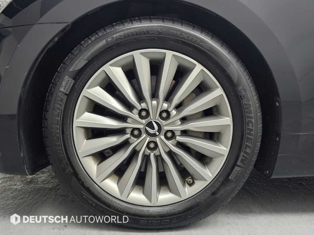 HYUNDAI Equus - Vista 5