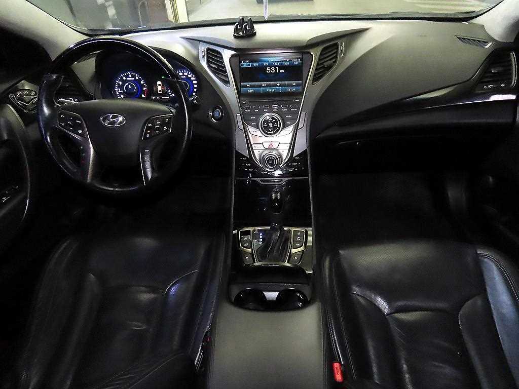 HYUNDAI Grandeur - Vista 10