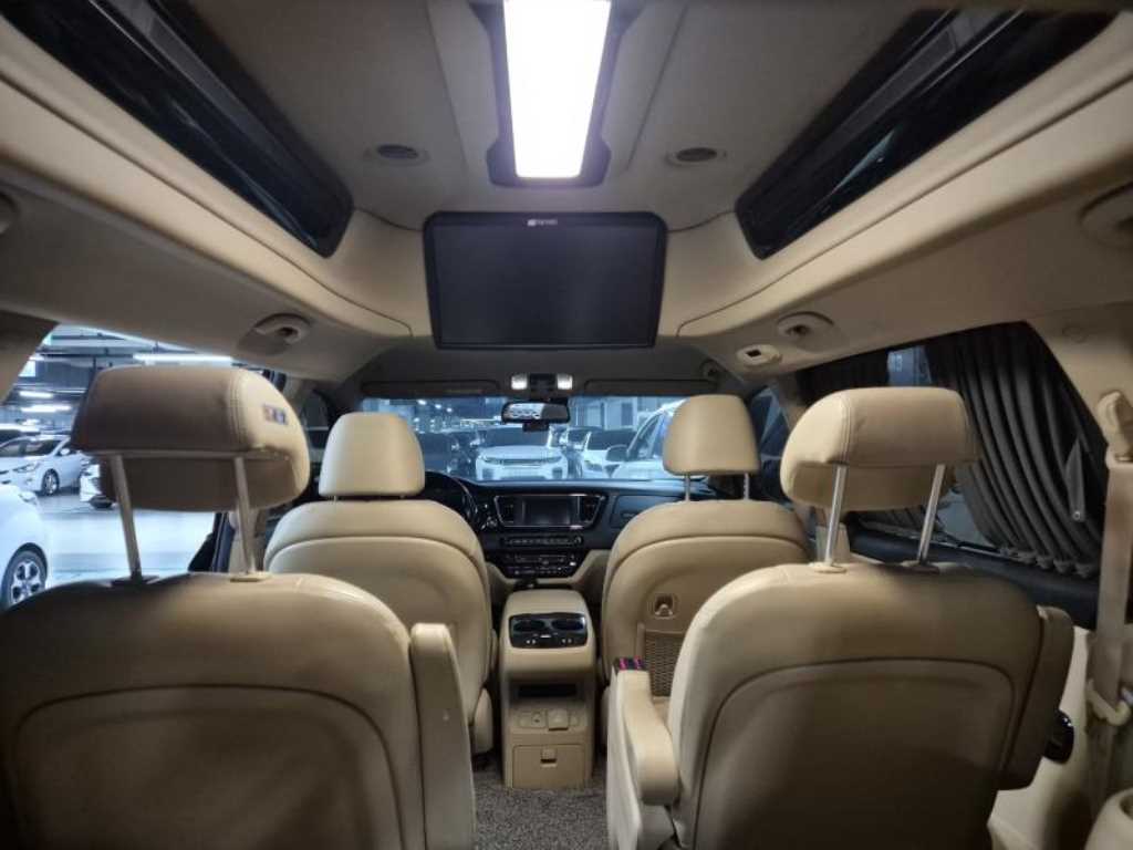 KIA Carnival - Vista 4