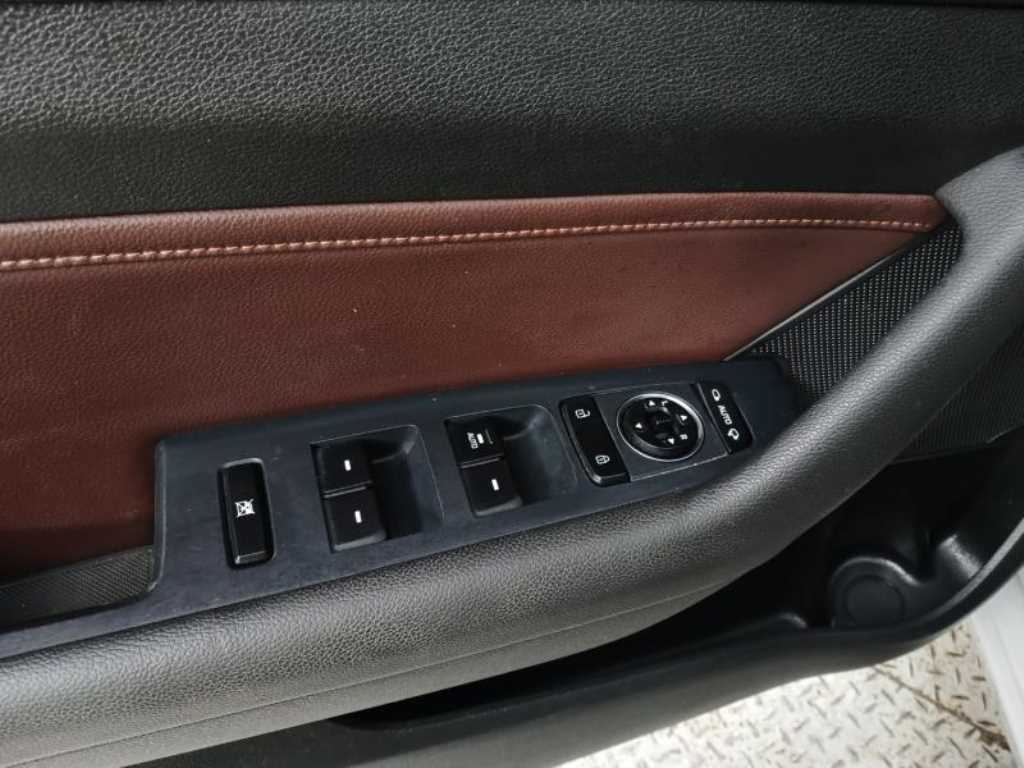 HYUNDAI Sonata - Vista 9