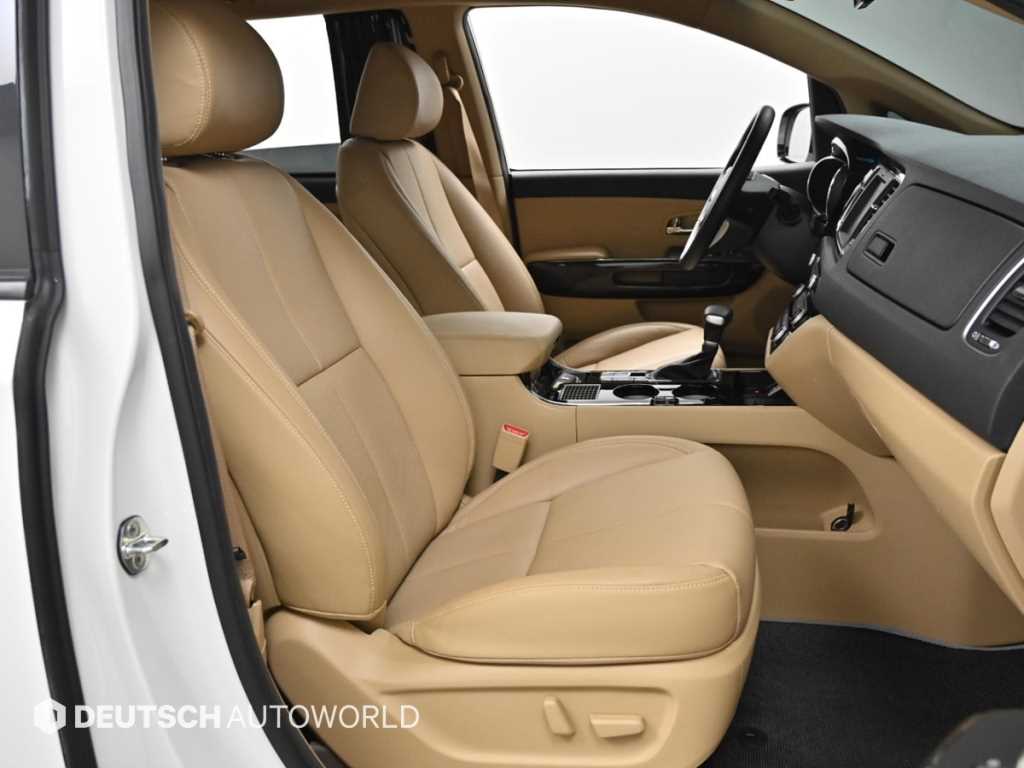 KIA Carnival - Vista 10