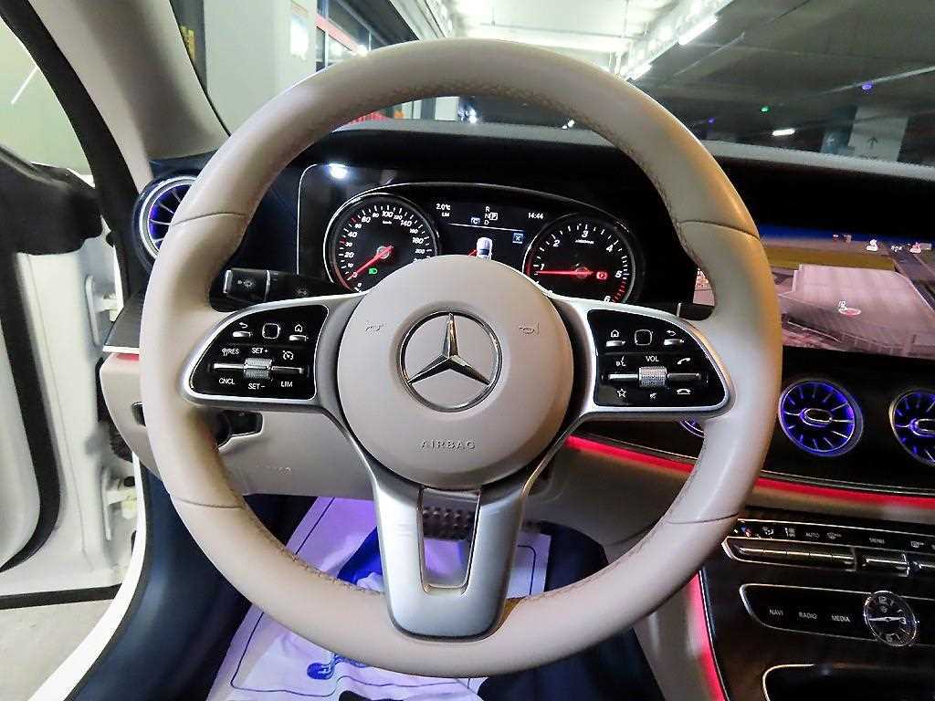 Mercedes Benz E class - Vista 9