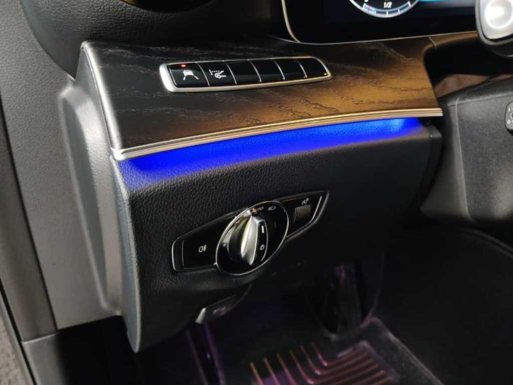 Mercedes Benz E class - Vista 12