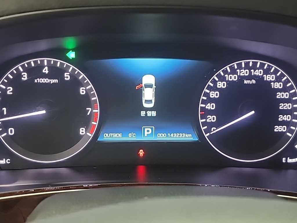 HYUNDAI Equus - Vista 6