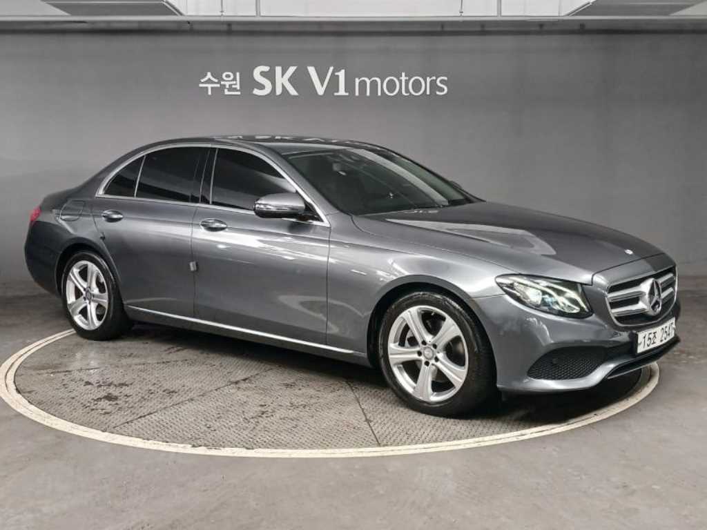 Mercedes Benz E class - Vista 5