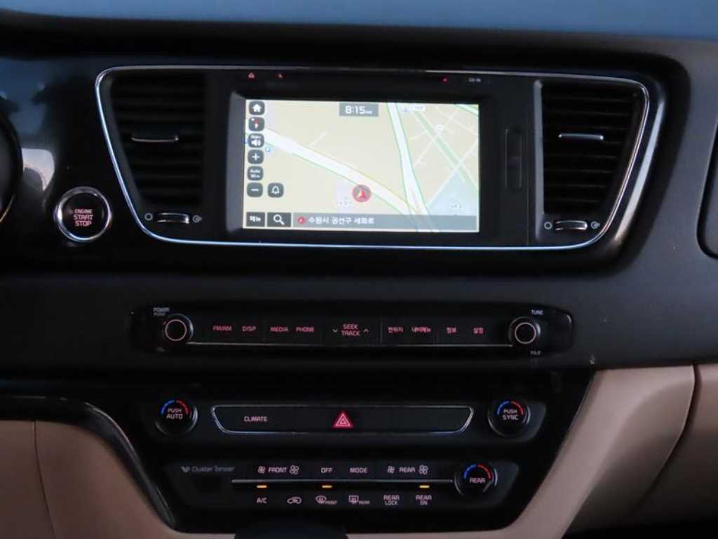 KIA Carnival - Vista 11