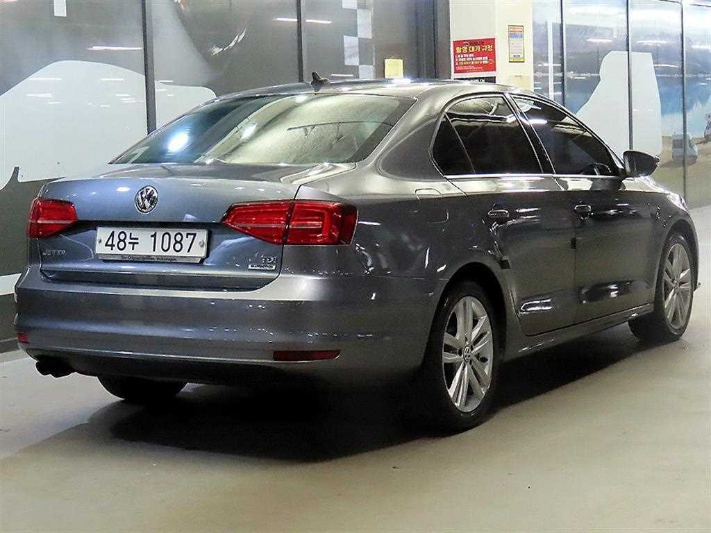 Volkswagen Jetta - Vista 11